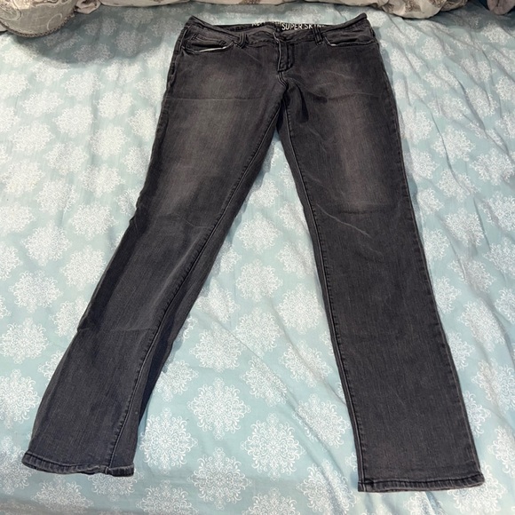 Bullhead Denim - Gently loved bull head hermosa super skinny jeans size 11 juniors
